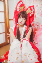 Sakura Momao "Reimu สวัสดีปีใหม่" [Lori COS]