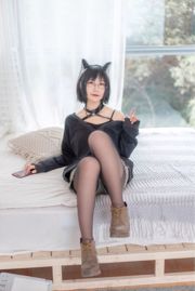 Coser bulan demi bulan untuk "Everyday Cat Girl"