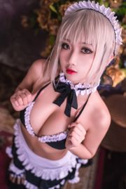 คือ Gui Huyao ใน w "Black Silk Maid" [COSPLAY Welfare]