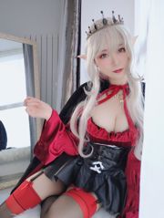 COSER Silver 81 „Royal Vampire” [COSPLAY Girl]