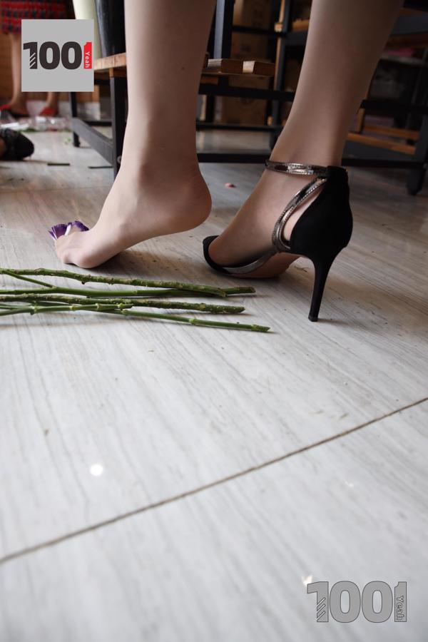 Người mẫu dâu tây "Florist 3" [Nghìn lẻ một đêm IESS] Đôi chân xinh đẹp khi mặc quần tất