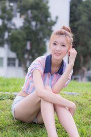 Kila Jingjing / Liao Tingling, „Little Fresh Hot Pants and Beautiful Legs Street Shoot”